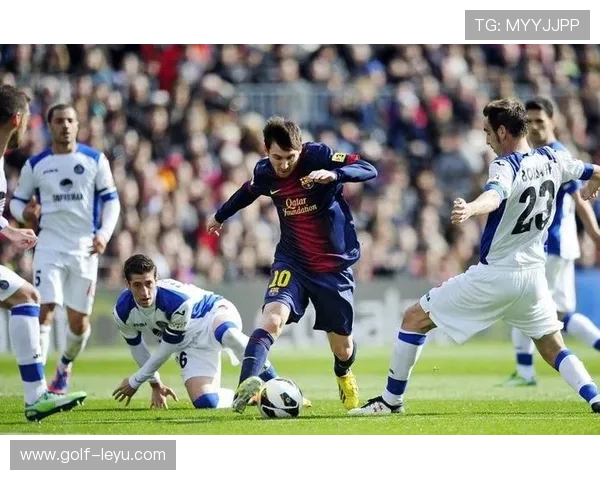 足球场上的华丽舞步：从贝尔到梅西的后卫巨星们