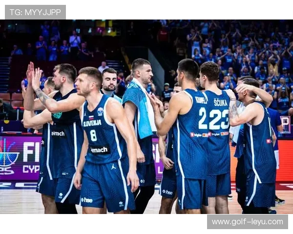 足球场突现球星惊艳表现 赛场瞬间引爆全场热议视频合集